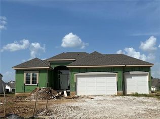 1912 NE Park Ridge Dr, Lees Summit, MO 64064