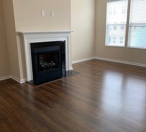 Living room (2nd floor)