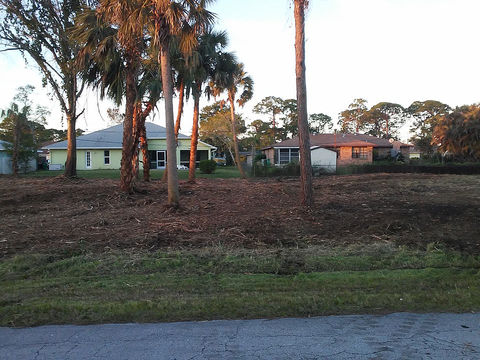 1st image of 573 NW Ferris Dr