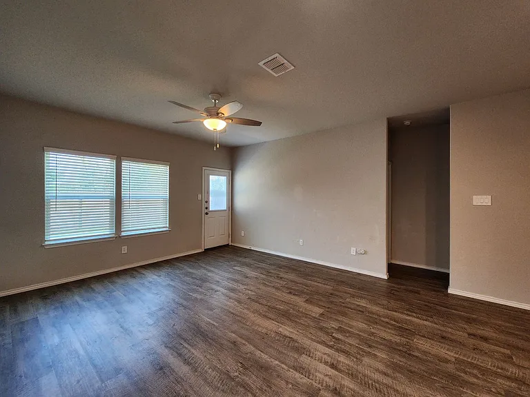 621 Jennifer Cv — Photo 11