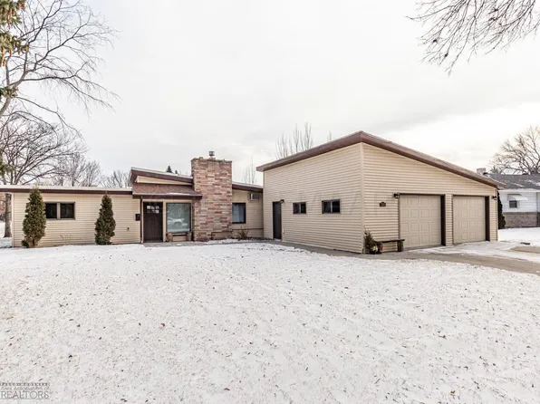 844 2nd St N, Wahpeton, ND 58075
