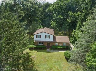 10600 Pinehill Dr, Holly, MI 48442