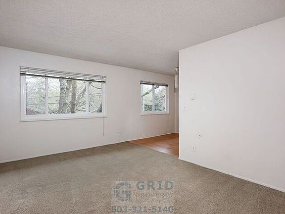 4th image of 1800 SE Stark St Unit 104