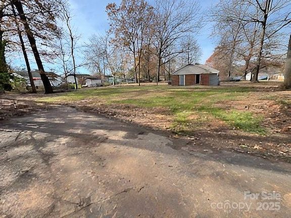 4th image of 315 Huntsmoor Dr