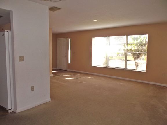 3rd image of 1444 Caywood Cir N