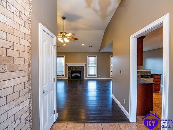 5th image of 327 Vineland Place Dr