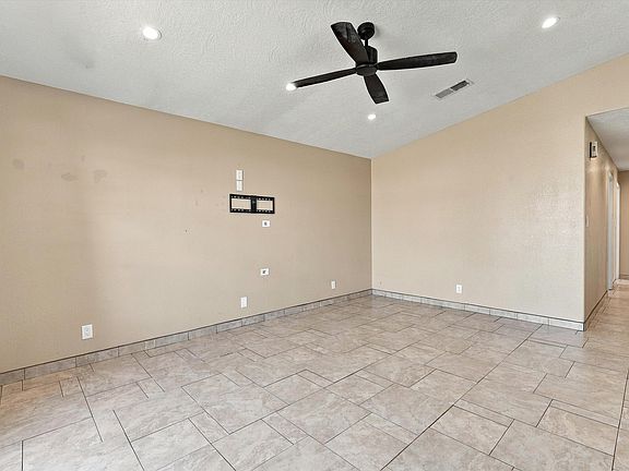 4th image of 800 Sean St