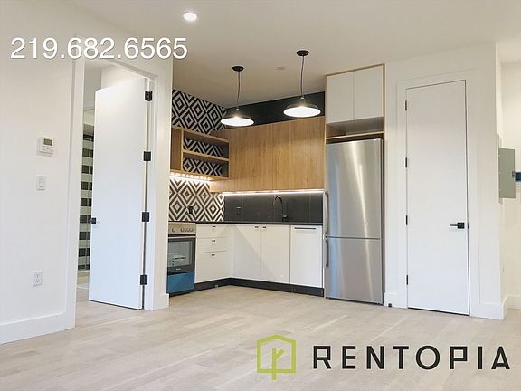 2nd image of 961 Willoughby Ave APT 2L