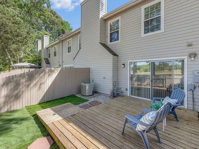 5036 Glenwood Way — Photo 2