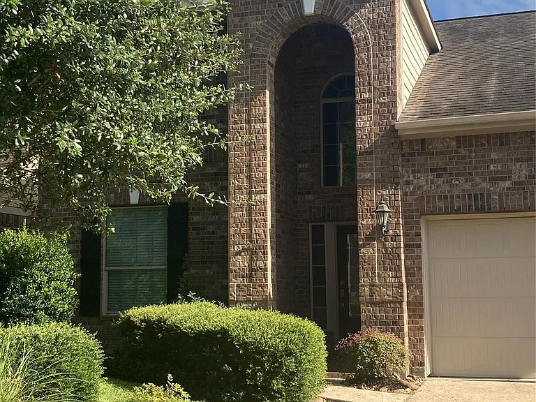 110 N Hawkhurst Cir — Photo 1