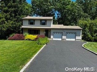 60 Schuyler Dr, Commack, NY 11725