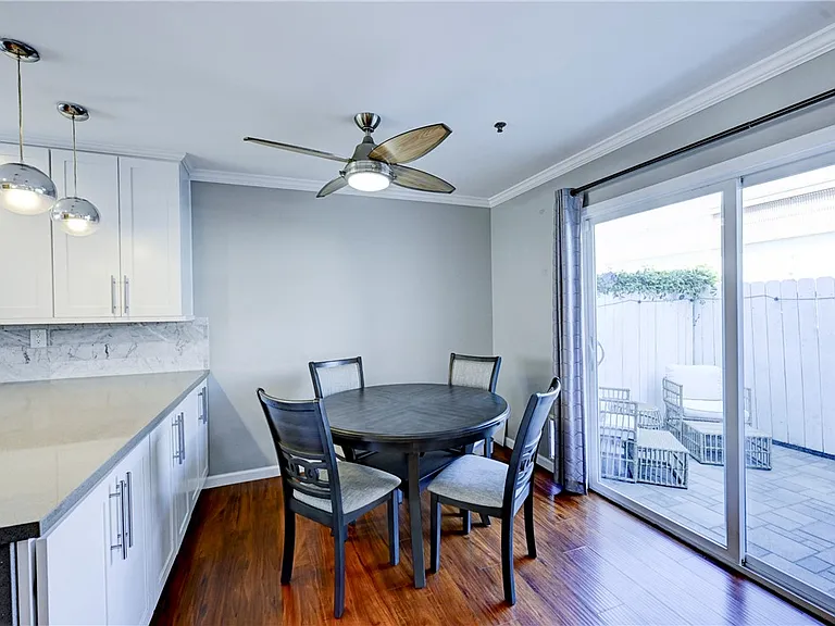 260 Victoria St #5 — Photo 14