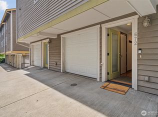 672 NE 40th St, Seattle, WA