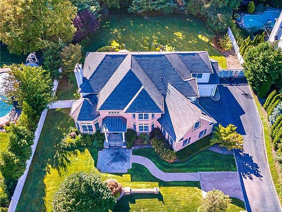 2nd image of 6 Turnberry Ct