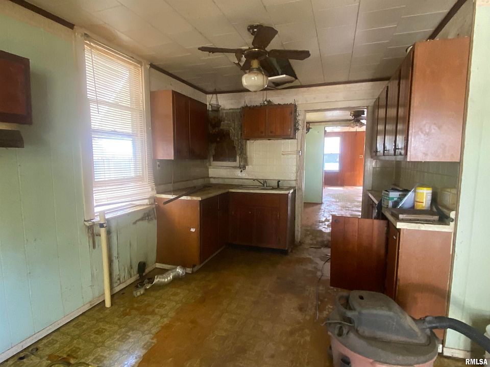 2nd image of 617 Madison St