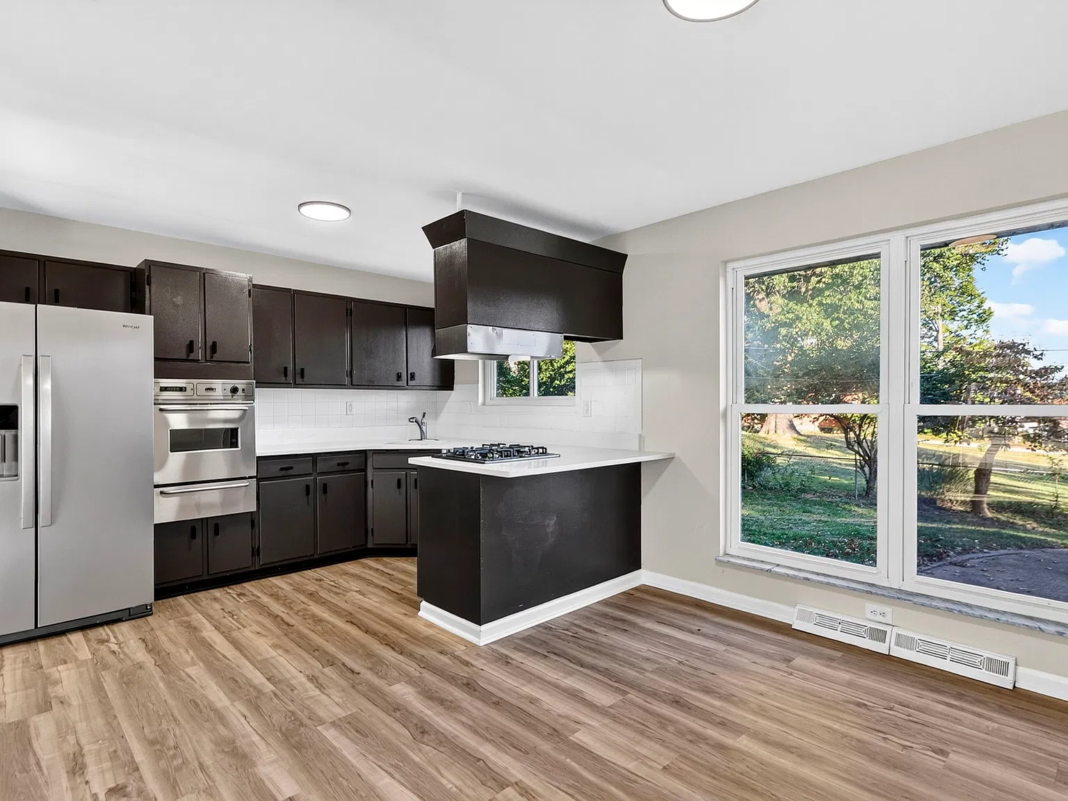 3 bed, 1092 sqft, $2,292 — Photo 2