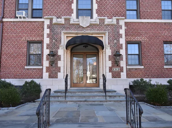 620 Pelhamdale #33, Pelham, NY 10803