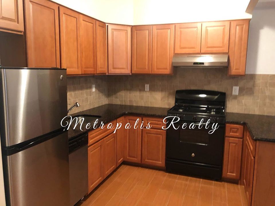 1st image of 2541 37th St #1F