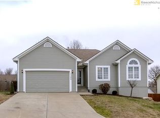 1106 NW Scenic Dr, Grain Valley, MO 64029