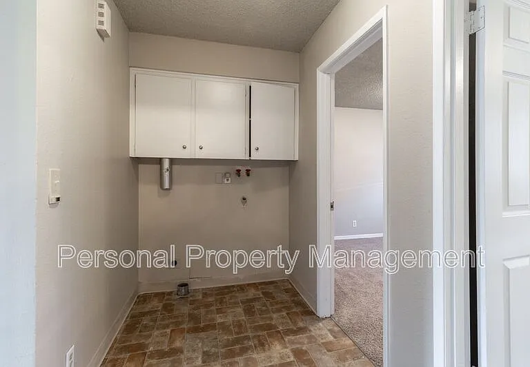 932 NE 86th St — Photo 7