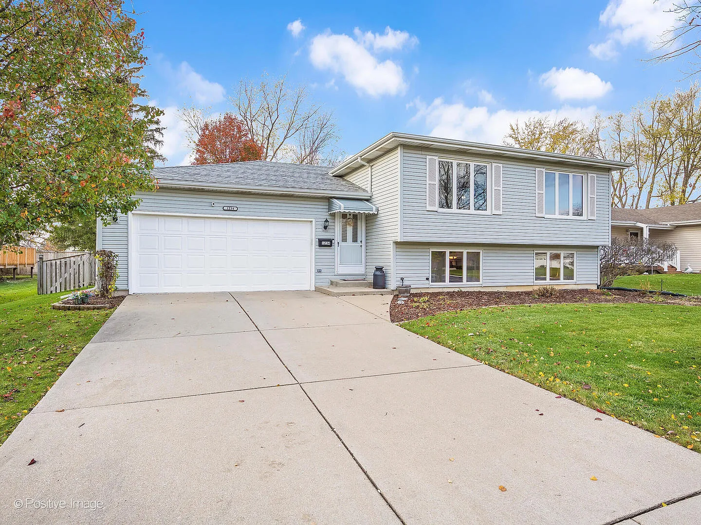 1234 Hillview Dr photo 1