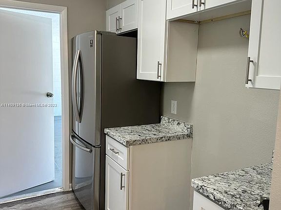 5th image of 900 Hanford Dr