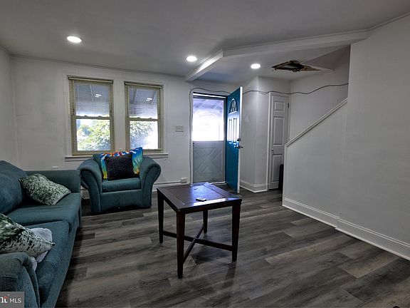 4th image of 1025 Church St
