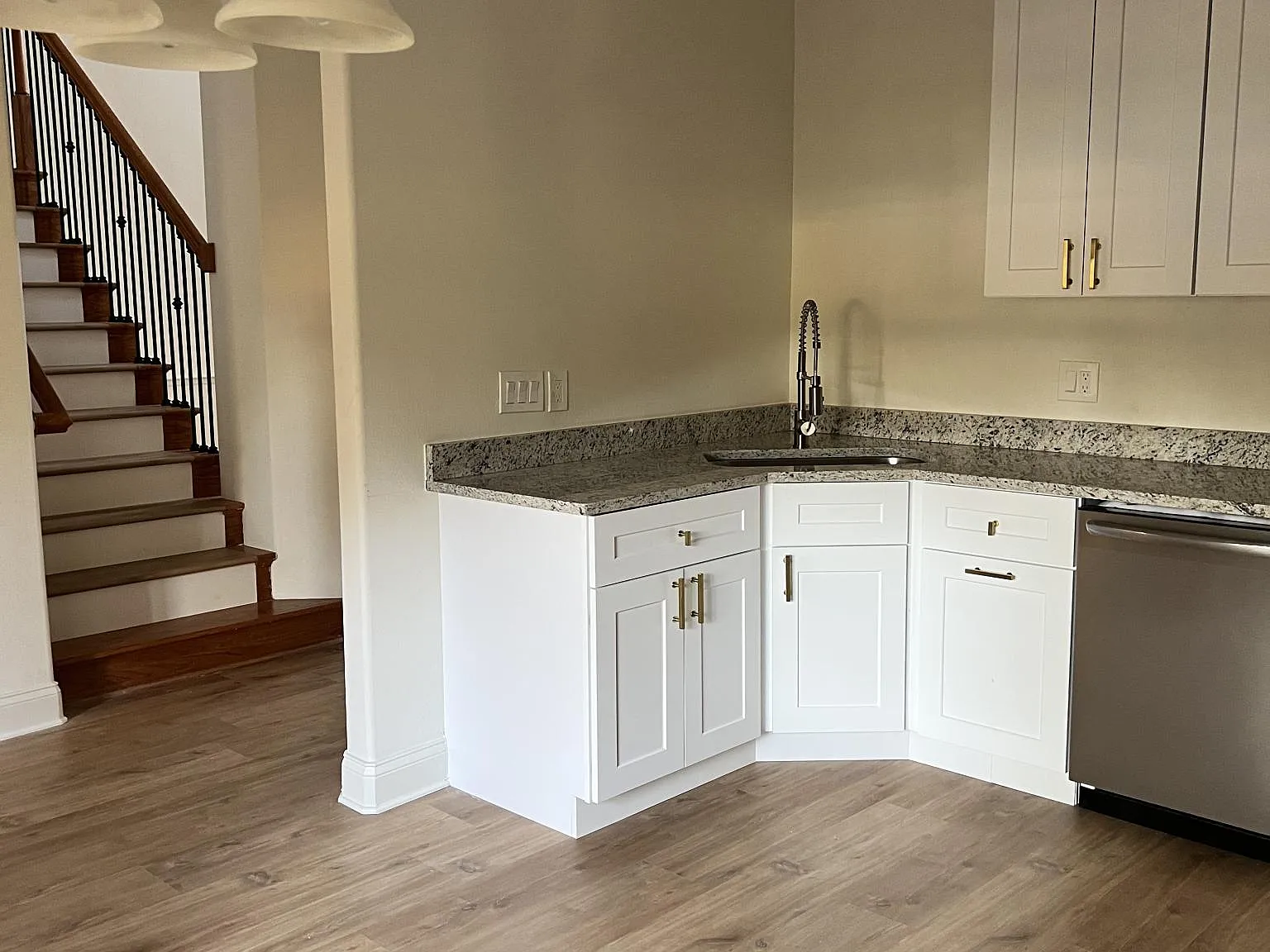 7122 Regina Way — Photo 4