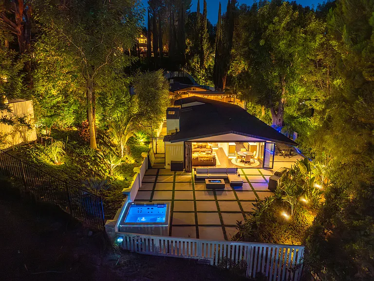16725 Oak View Dr — Photo 3