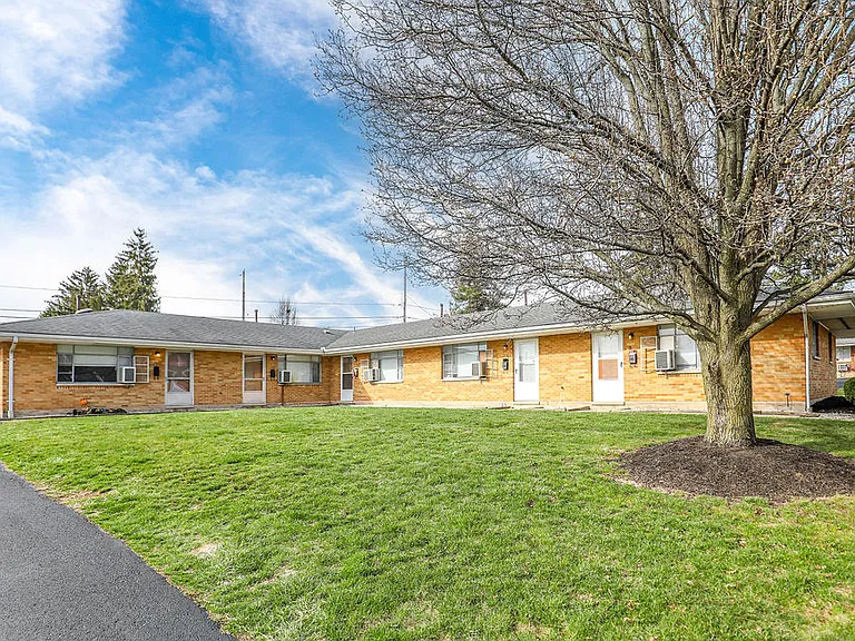Newly Remodeled Spacious One Bedroom Apartments with Off Street Parking
Located in the Northmont City School District
Sewer,Water, and Trash Paid!
Call or text Direct for Showing