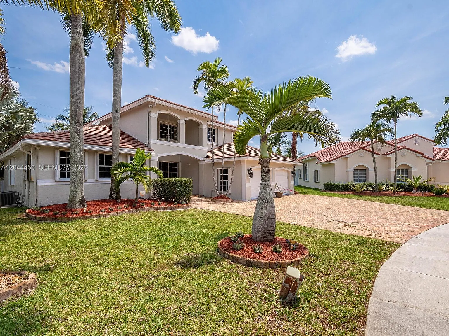 4 bed, 3.0 bath, 2871 sqft, $5,500 — Photo 2