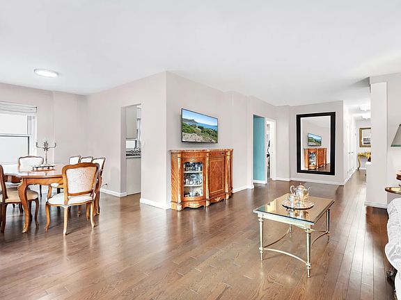2nd image of 430 E 56th St #6BC