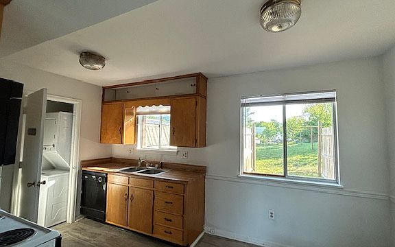 3rd image of 1128 Mountain Ave