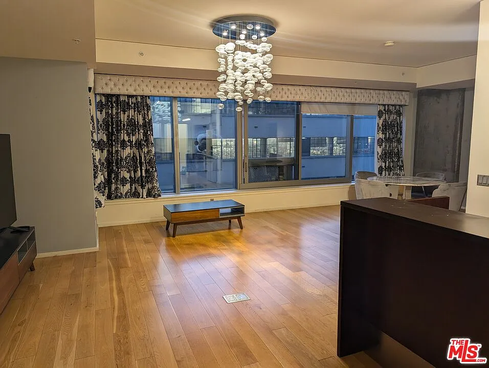 1 bed, 1.5 bath, 1090 sqft, $3,000 — Photo 2