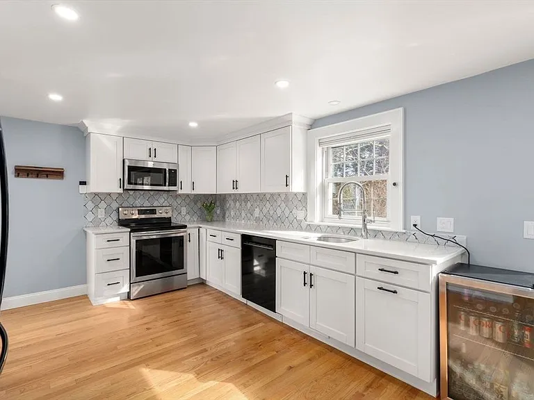438 Mount Vernon St — Photo 3
