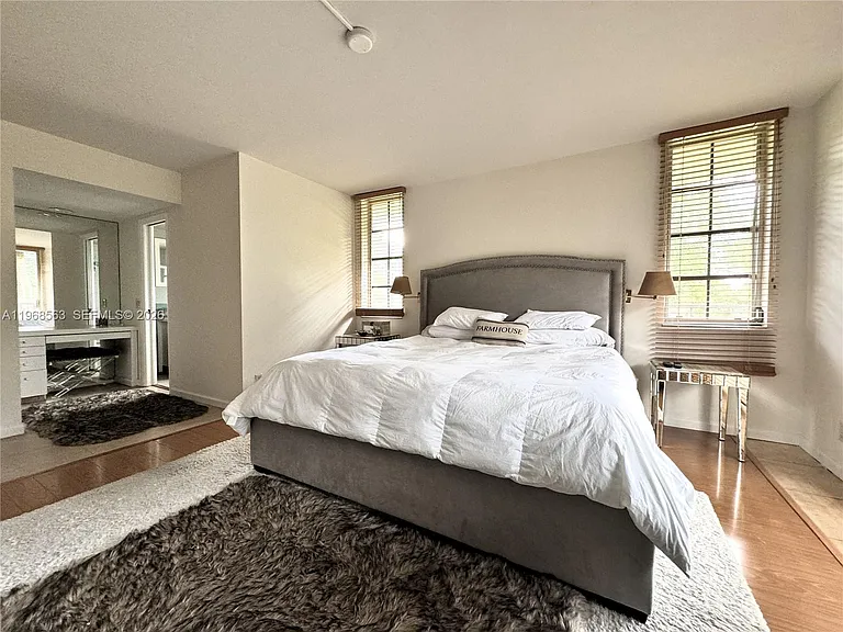 901 W Cypress Ln #201 — Photo 10
