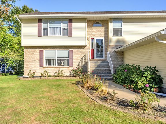 4th image of 2585 Blake Rd
