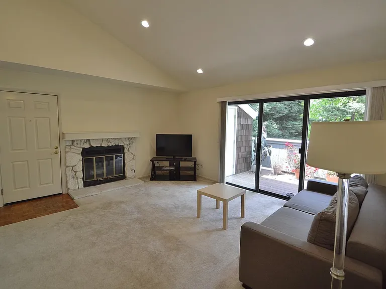 211 Compton Cir #D — Photo 3