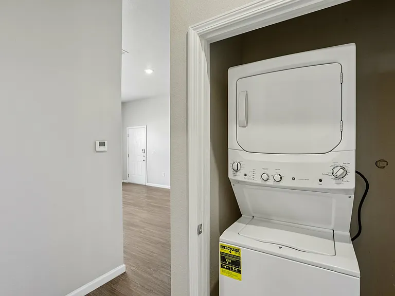 Horseshoe Apartments — Photo 13