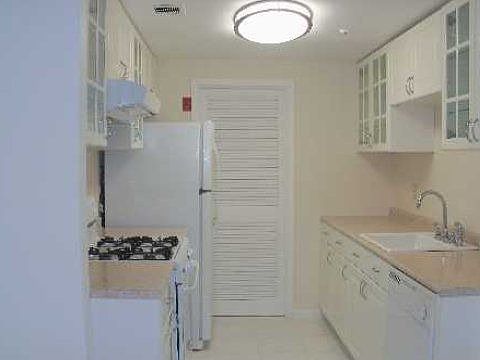 4th image of 646 W End Dr