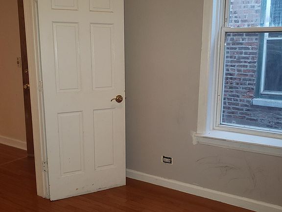 4th image of 906 N California Ave APT 3R