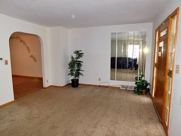 2nd image of 50 Hewett St