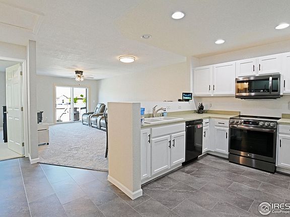 5th image of 1555 Oak Creek Dr