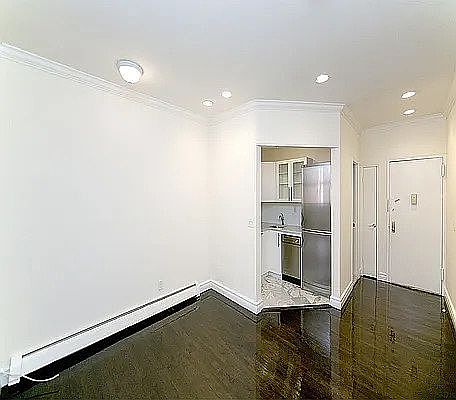 2nd image of 322 W 14th St APT 5