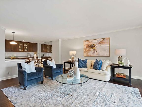 5th image of 121 W 48th St APT 203