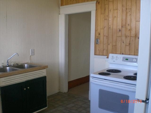 2nd image of 807 E 2nd St