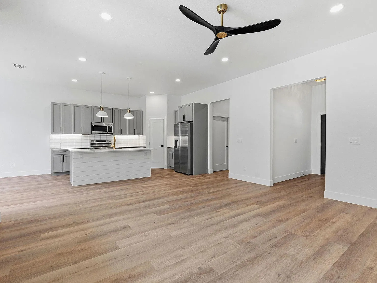 3 bed, 2.0 bath, 1517 sqft, $2,500 — Photo 3