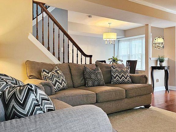 5th image of 58 Tenby Ln