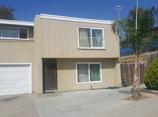 530 Raintree Dr, Vista, CA 92084