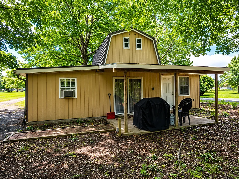1084 Yale Farm Rd